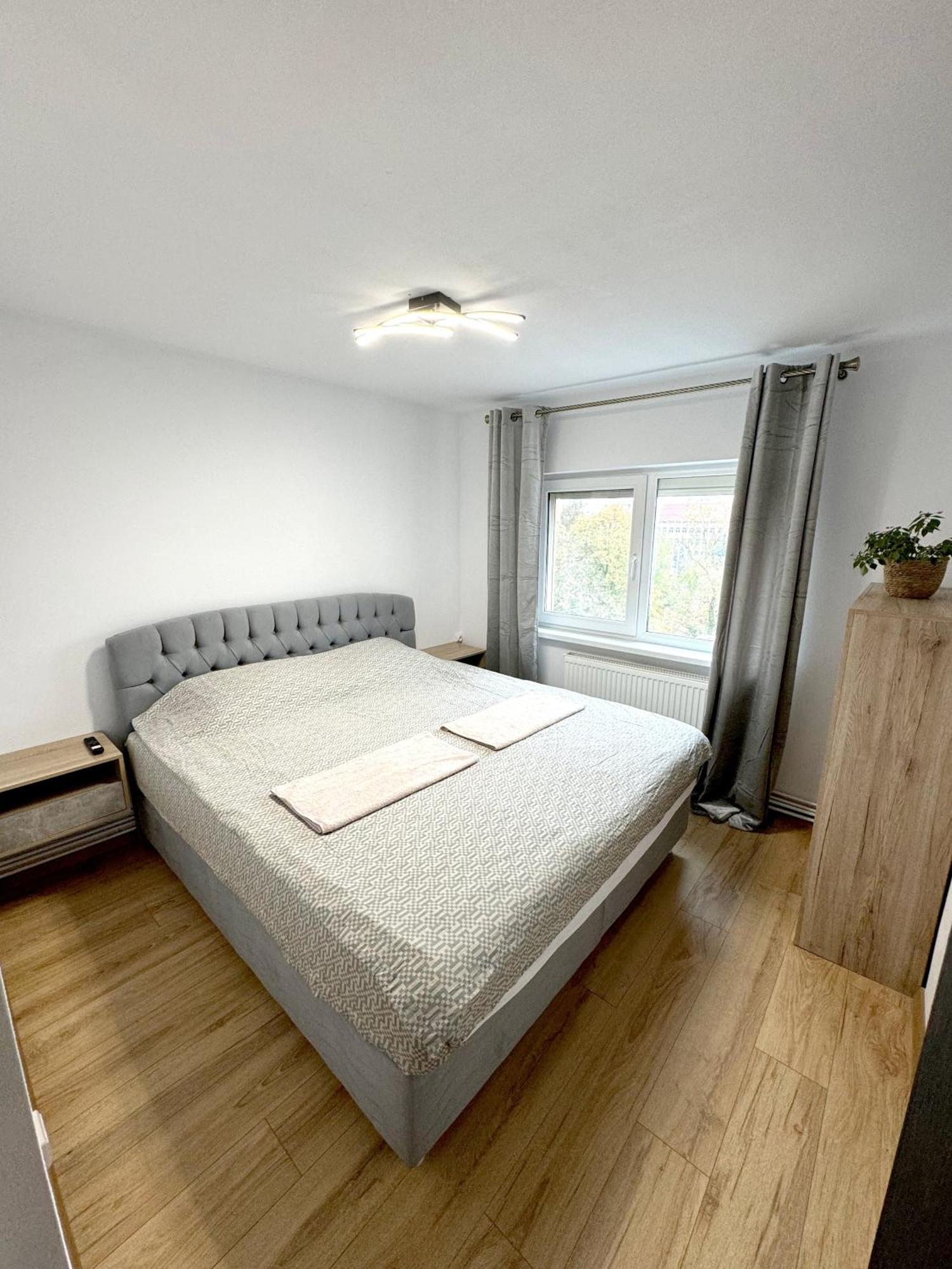 Ultracentral Apartment Târgu Jiu Exterior foto