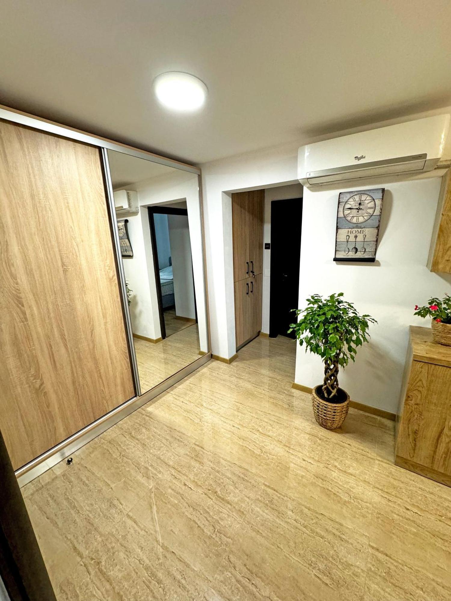 Ultracentral Apartment Târgu Jiu Exterior foto